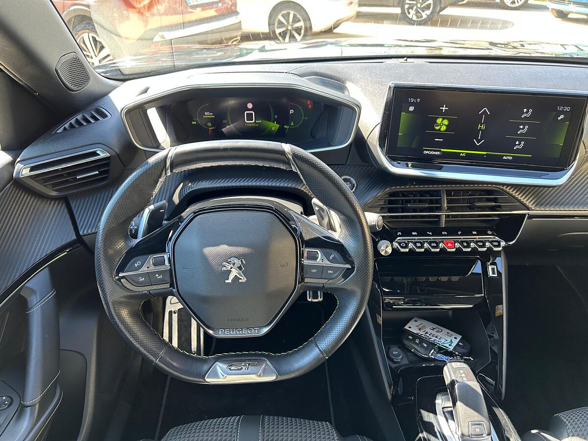 PEUGEOT 2008 GT 1.2 E-THP AUTO SPANISH LHD IN SPAIN 68000 MILES SUPERB 2020